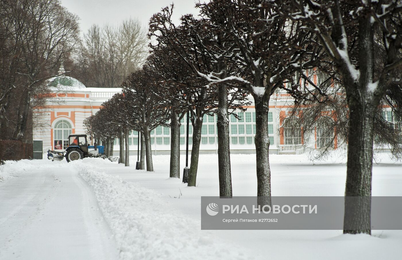 Уборка снега в Москве