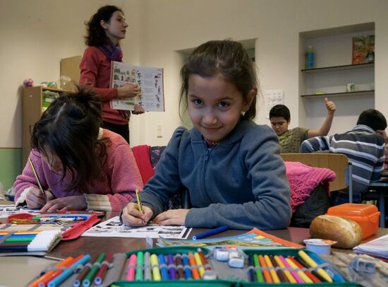 Дети беженцев из Сирии и Афганистана на уроке в немецкой школе