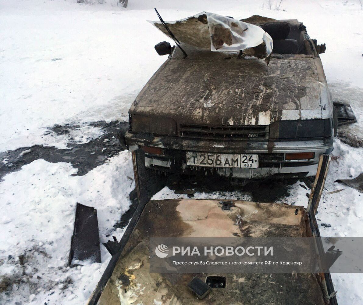 В Красноярске со дна Енисея подняли автомобиль с двумя телами