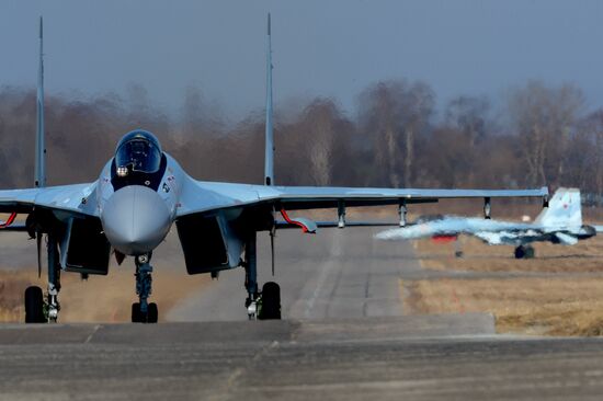 Авиаполк Восточного военного округа получил два новых истребителя Су-35С