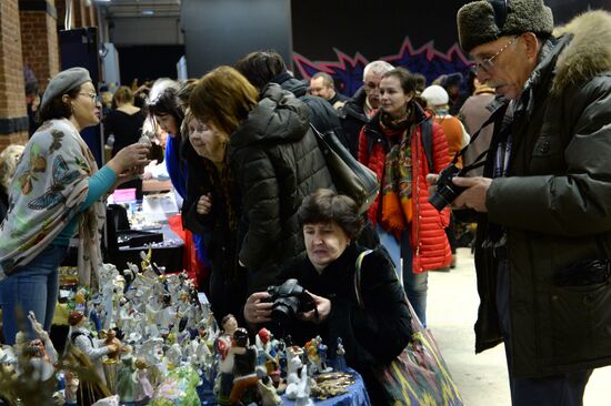 Зимний городской блошиный рынок в Музее Москвы