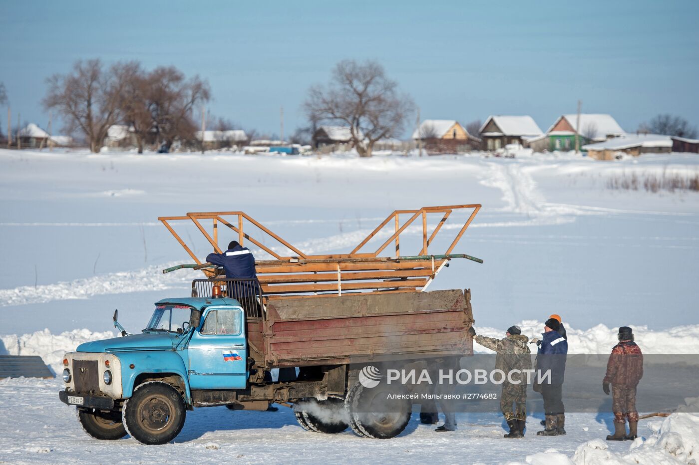 Подготовка купелей к празднику Крещения в Омской области