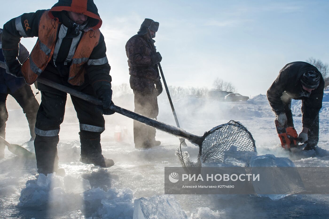 Подготовка купелей к празднику Крещения в Омской области