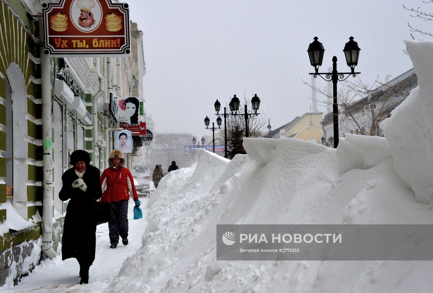 Последствия снежного циклона во Владивостоке