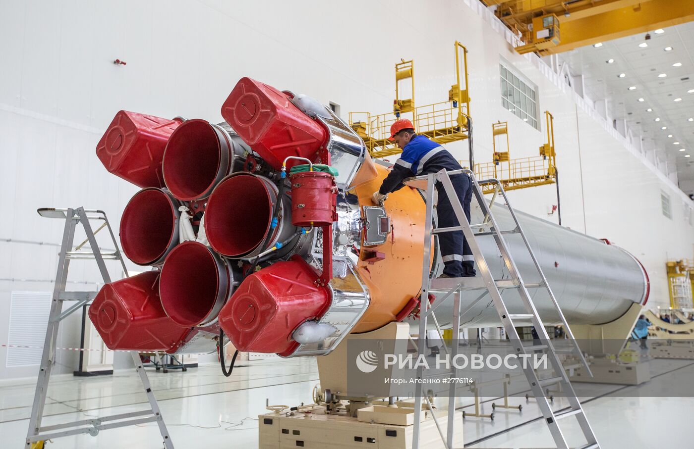 Начало сборки ракеты-носителя "Союз" для первого пуска с космодрома "Восточный"