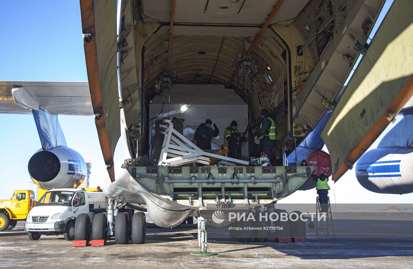 Космический аппарат "Аист-2Д" и блок выведения "Волга" доставлены в аэропорт Благовещенска