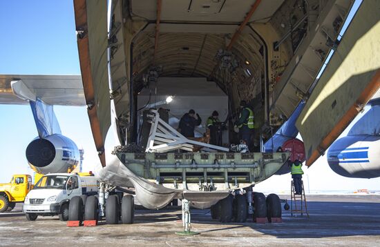 Космический аппарат "Аист-2Д" и блок выведения "Волга" доставлены в аэропорт Благовещенска