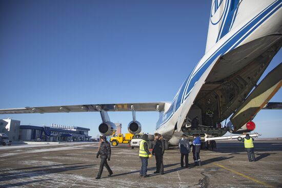 Космический аппарат "Аист-2Д" и блок выведения "Волга" доставлены в аэропорт Благовещенска