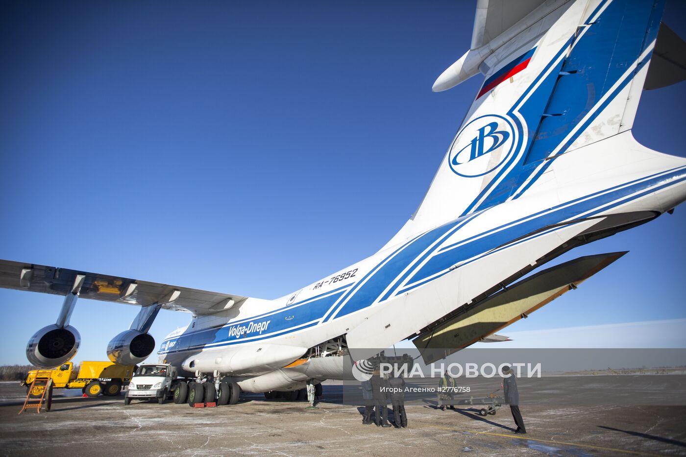 Космический аппарат "Аист-2Д" и блок выведения "Волга" доставлены в аэропорт Благовещенска