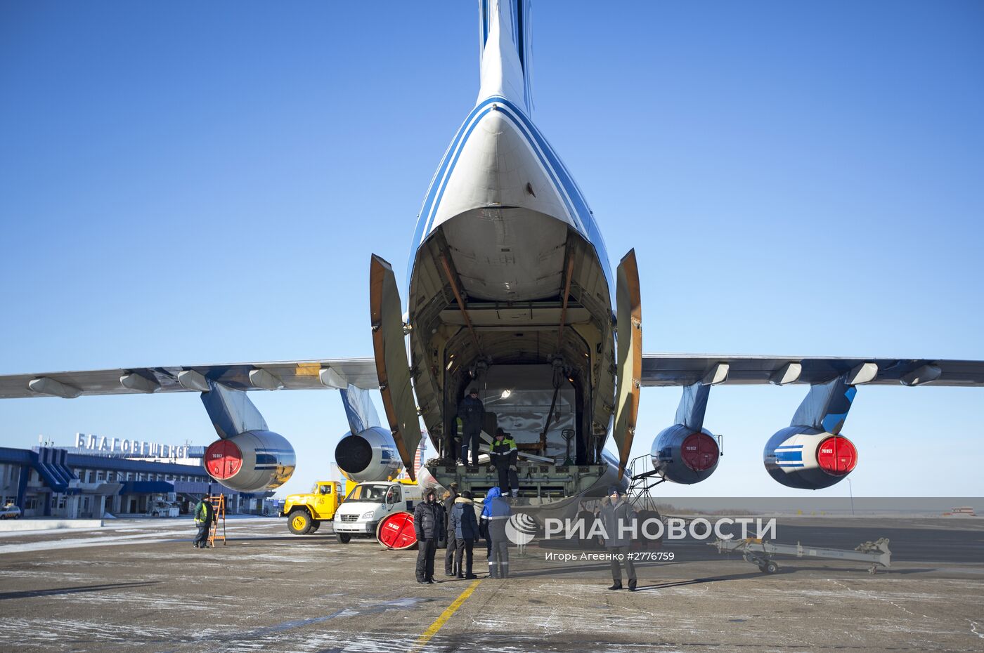 Космический аппарат "Аист-2Д" и блок выведения "Волга" доставлены в аэропорт Благовещенска