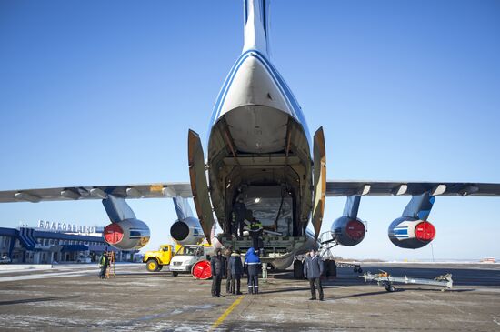 Космический аппарат "Аист-2Д" и блок выведения "Волга" доставлены в аэропорт Благовещенска