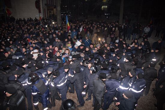 Акции протеста у здания Парламента в Кишиневе