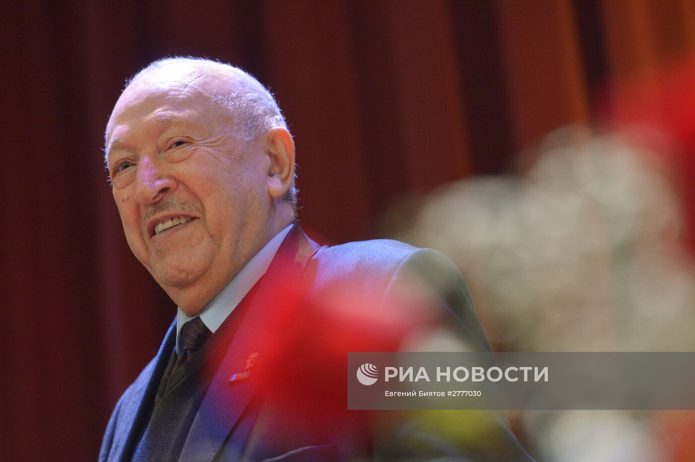 Показ выставки "Таир Салахов. Солнце в зените"