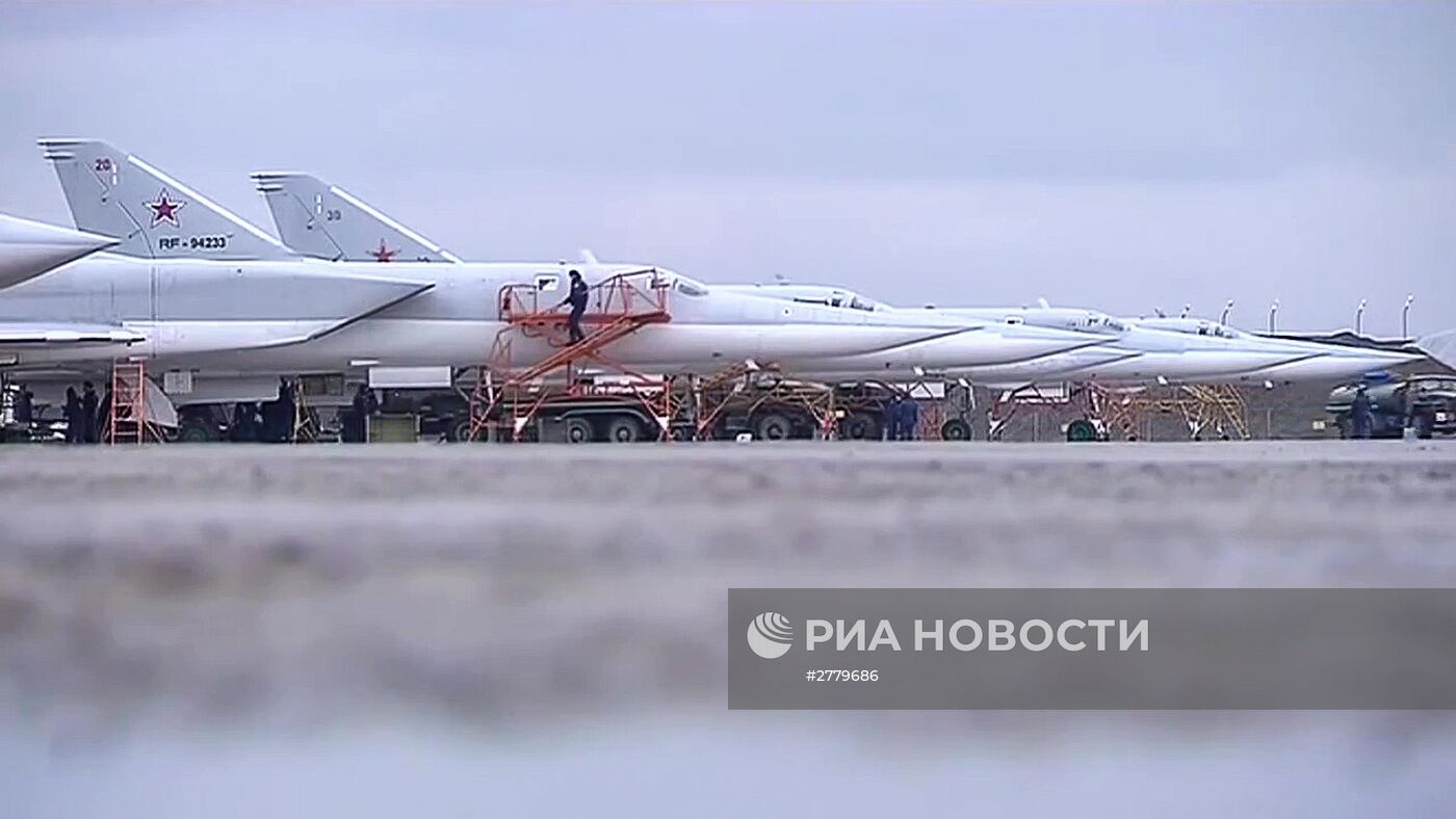 Боевой вылет дальних бомбардировщиков Ту-22М3 по объектам террористов в Сирии
