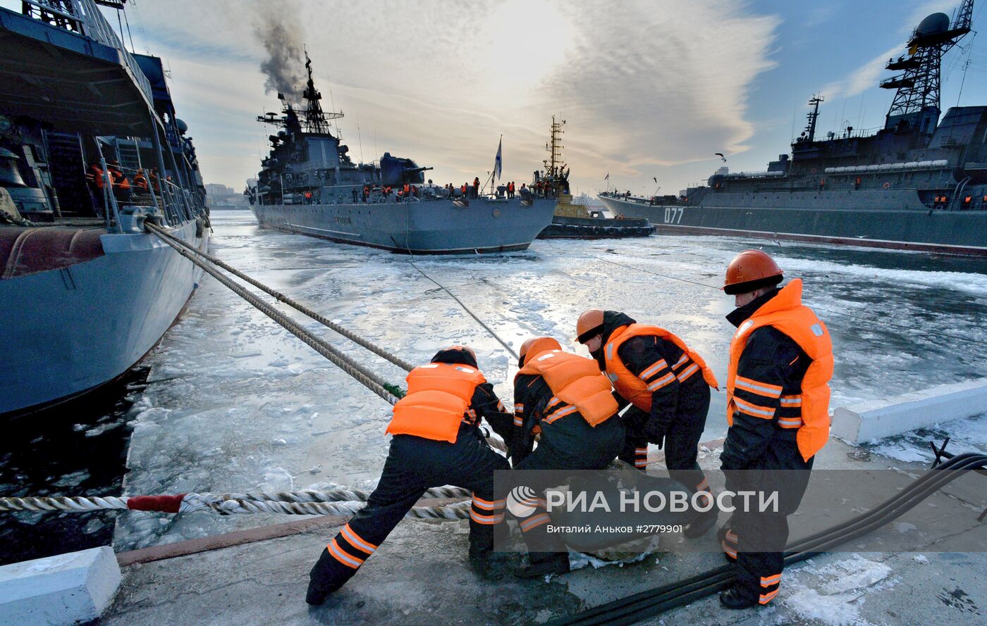 Торжественная встреча отряда кораблей Тихоокеанского флота во Владивостоке