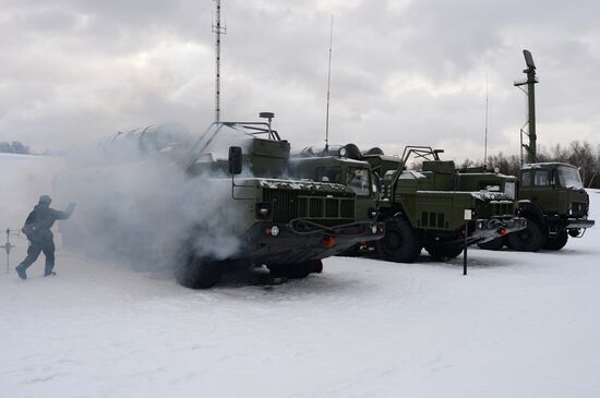 Полк ЗРС С-400 "Триумф" заступил на боевое дежурство в Подмосковье