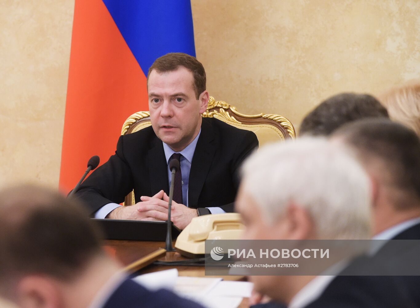 Премьер-министр Д. Медведев провел совещание по финансово-экономическим вопросам