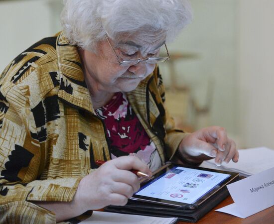 Спецпроект "Обучение планшетной грамоте" для людей старшего возраста в Москве