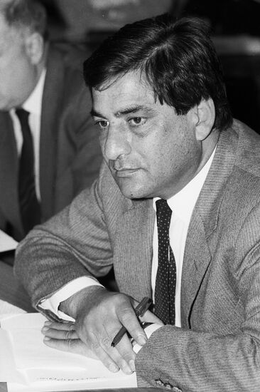 "Круглый стол" на тему: "Новое политическое мышление и проблемы Ближнего Востока"