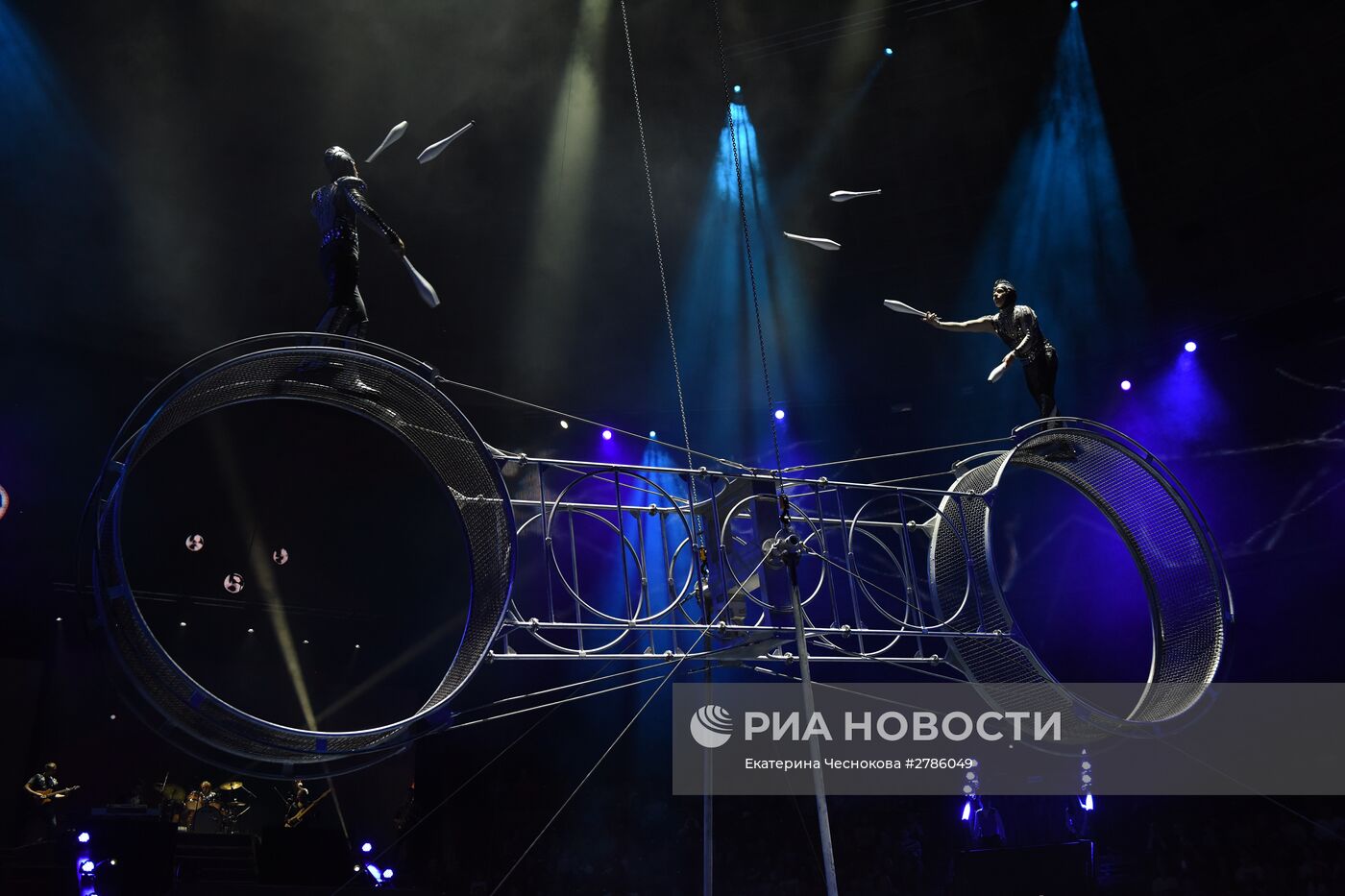 Премьера цирковой постановки "Эмоци и…"