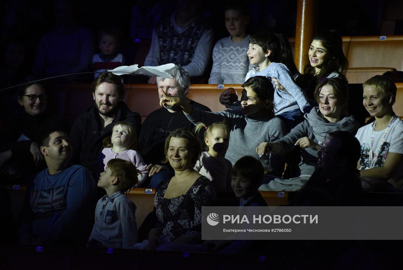 Премьера цирковой постановки "Эмоци и…"