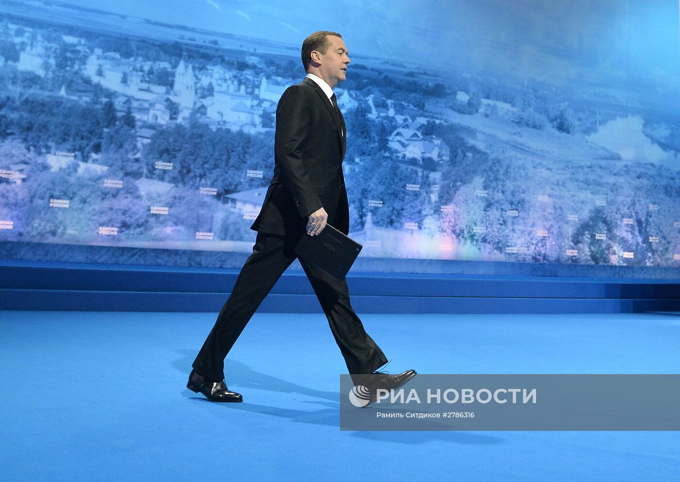 Председатель партии "Единая Россия", премьер-министр РФ Д. Медведев на ХV Съезде партии "Единая Россия"