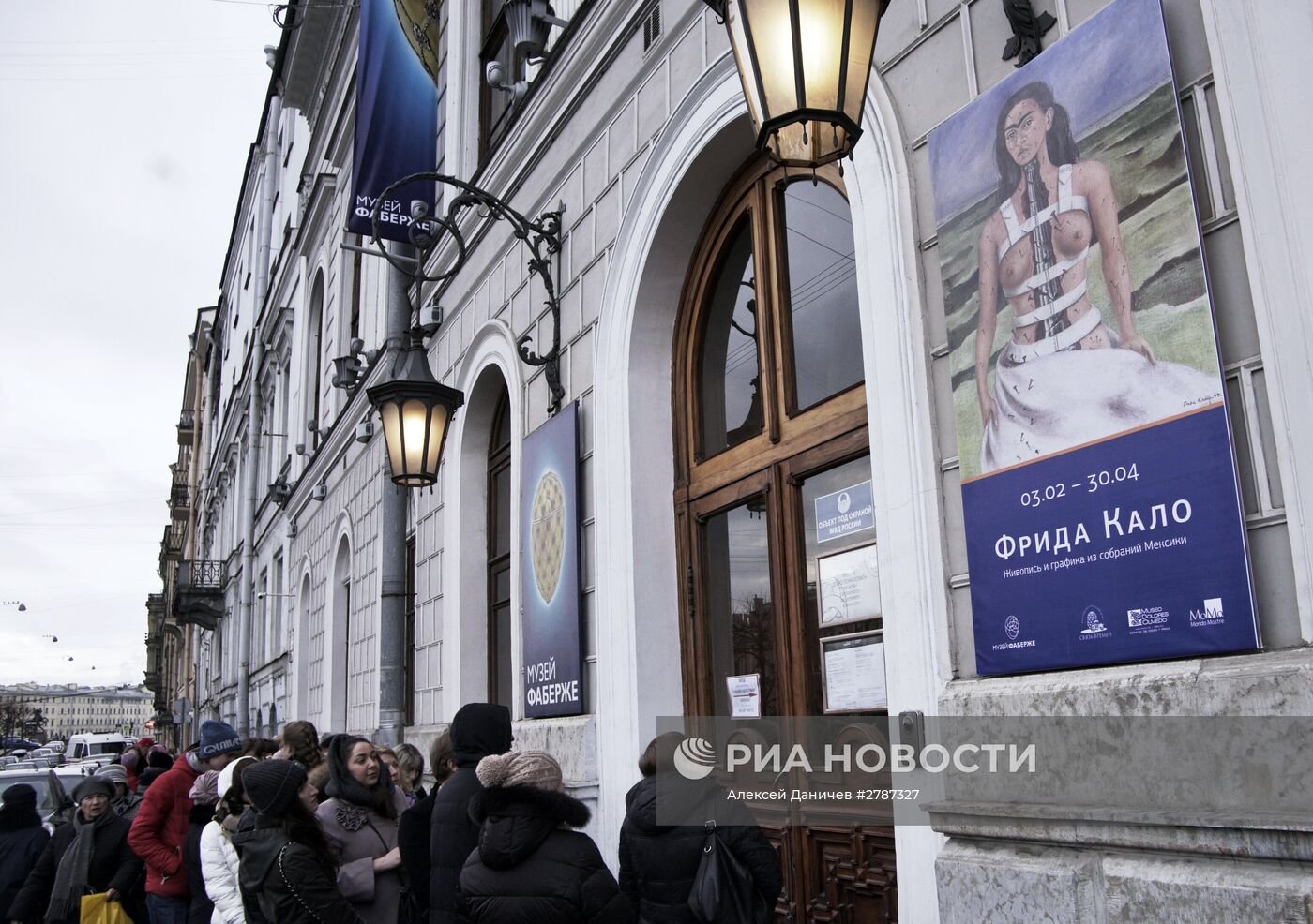 Очередь на выставку Фриды Кало в Санкт-Петербурге