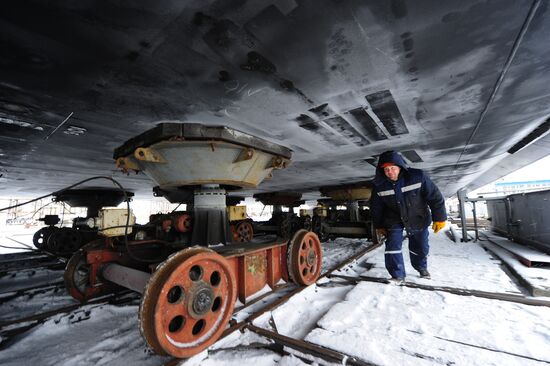 Танкер "Роснефть Сахалин" подготовлен к буксировке из Находки во Владивосток для достройки