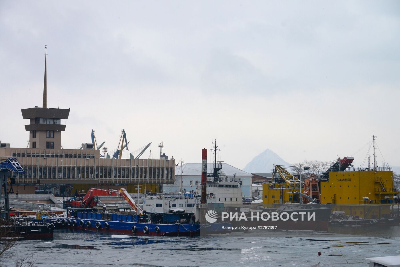 Танкер "Роснефть Сахалин" подготовлен к буксировке из Находки во Владивосток для достройки
