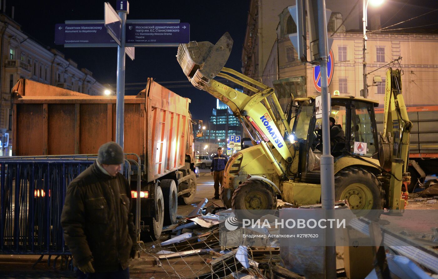 Ночь длинных ковшей. Снос ларьков в Москве. Ночь ковшей Москва. Самострой в Москве у метро.