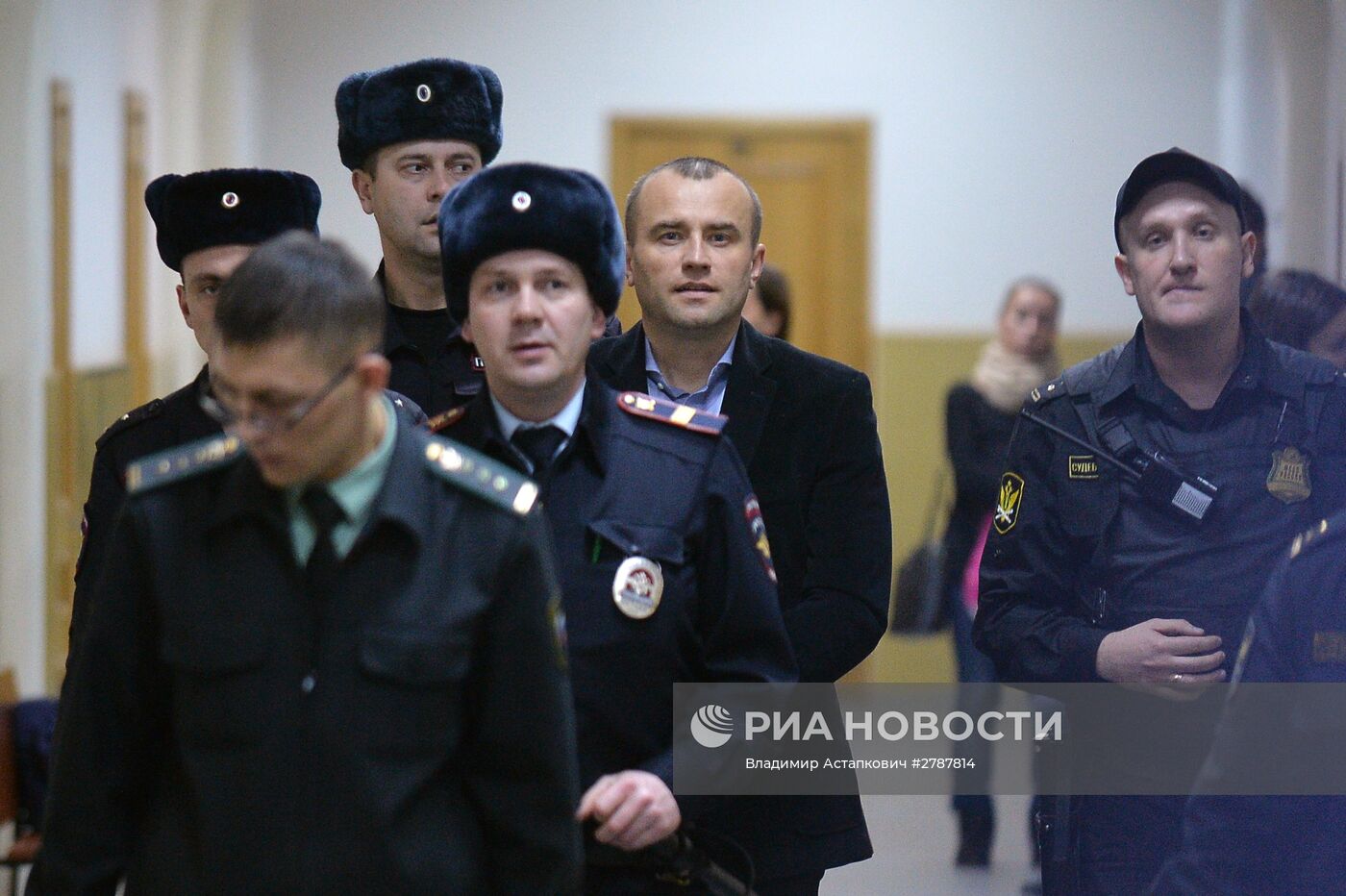 Рассмотрение ходатайства следствия об аресте бывшего директора аэропорта "Домодедово" Вячеслава Некрасова в Басманном суде