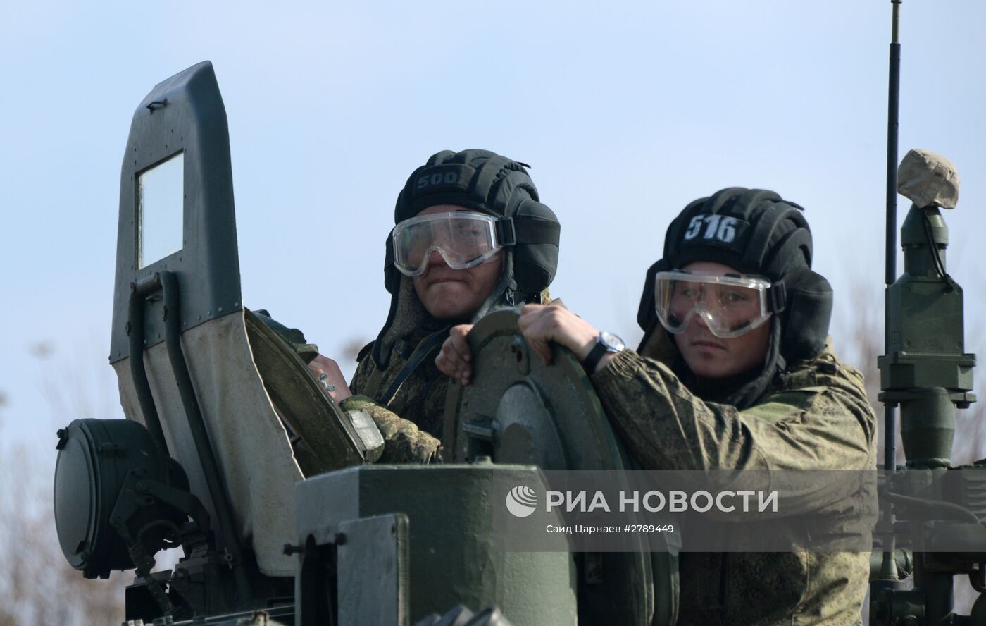 Учения мотострелковых войск на полигоне "Серноводский"