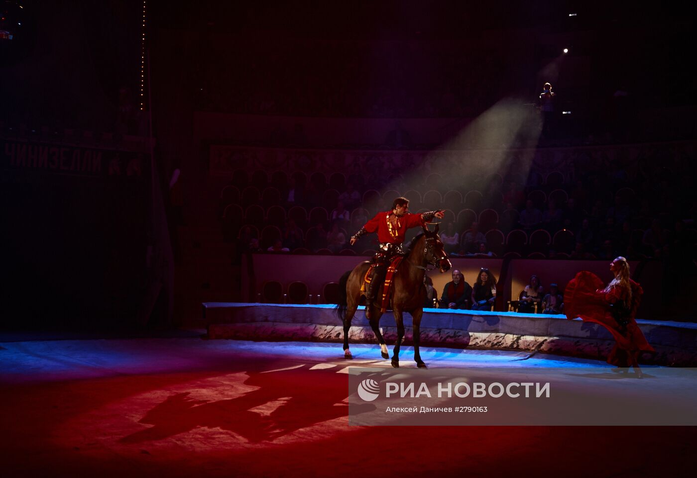 Премьера новой цирковой программы "Пусть всегда будет солнце" с участием клоуна Олега Попова