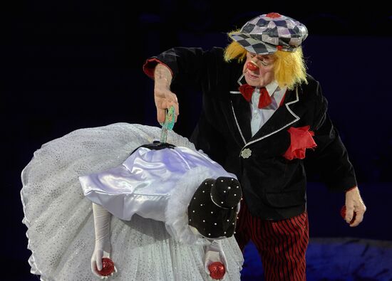 Премьера новой цирковой программы "Пусть всегда будет солнце" с участием клоуна Олега Попова