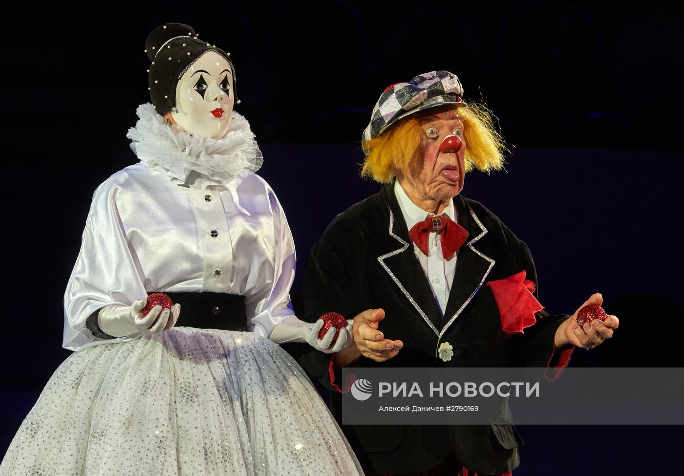 Премьера новой цирковой программы "Пусть всегда будет солнце" с участием клоуна Олега Попова