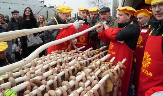 Праздник "День длинной колбасы" в Калининграде