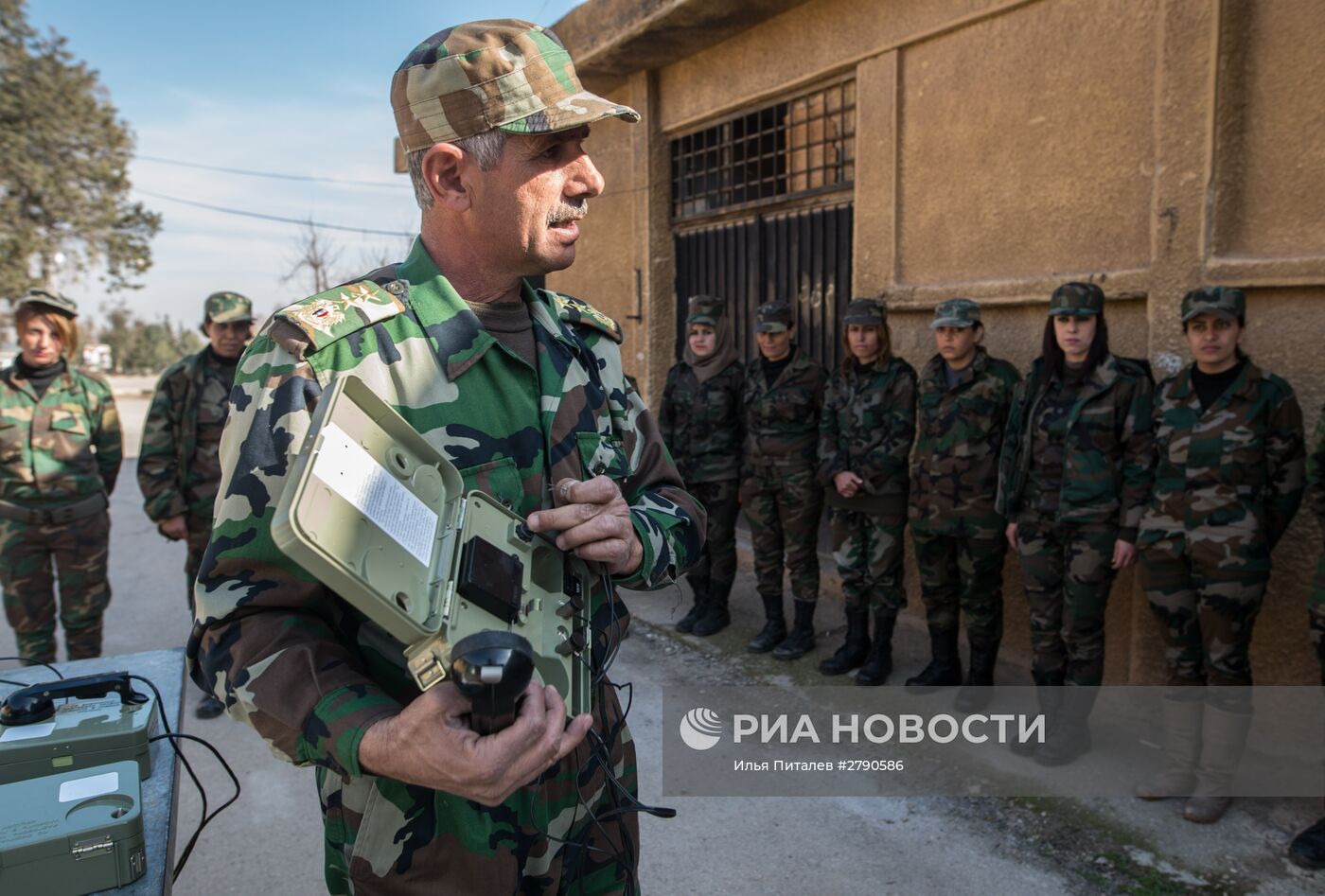 Обучение добровольцев сирийской армии в пригороде Дамаска