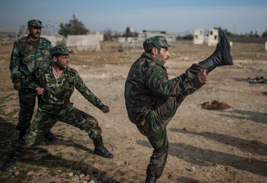 Обучение добровольцев сирийской армии в пригороде Дамаска