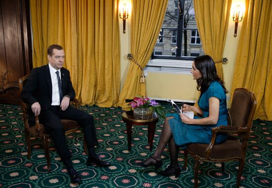 Интервью премьер-министра РФ Д. Медведева телеканалу Euronews