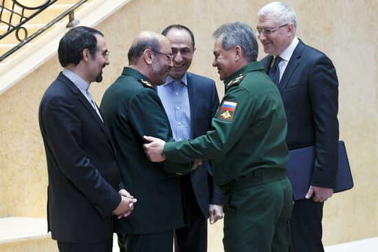 Встреча министра обороны РФ С.Шойгу и министра обороны Ирана Х.Дехгана в Москве