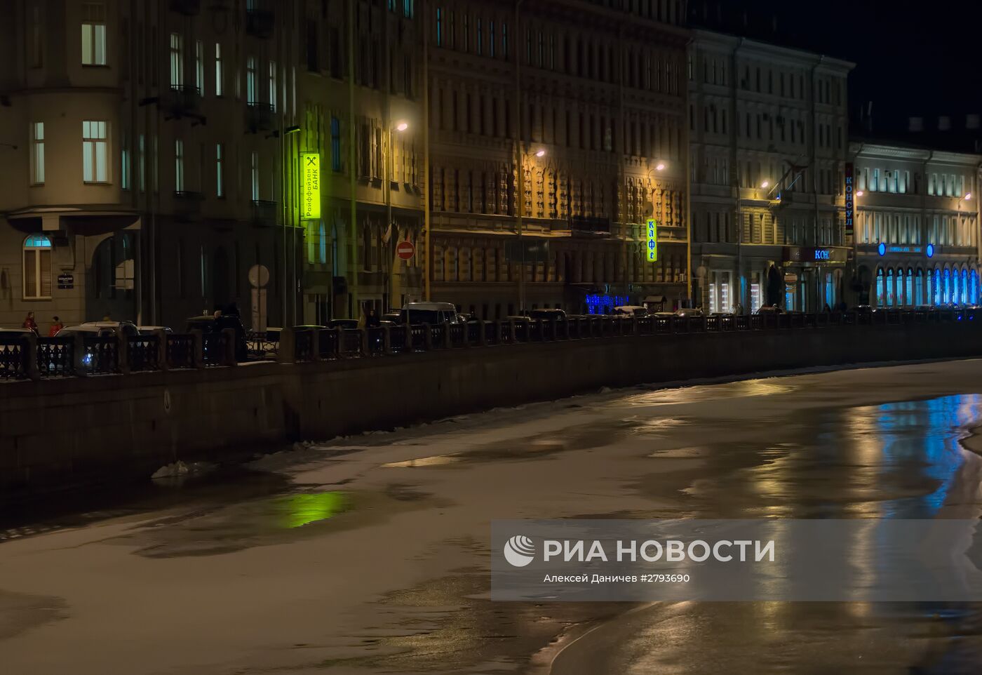 В офисах Райффайзен-банка в Санкт-Петербурге идут обыски