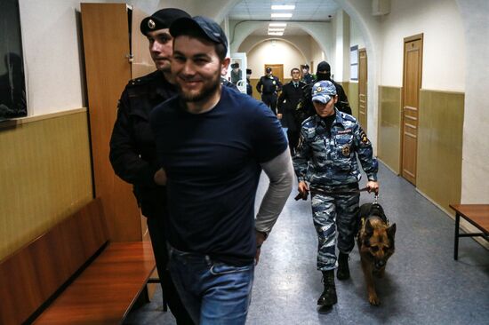 Рассмотрение ходатайства следствия о продлении срока ареста фигурантам дела об убийстве политика Б. Немцова