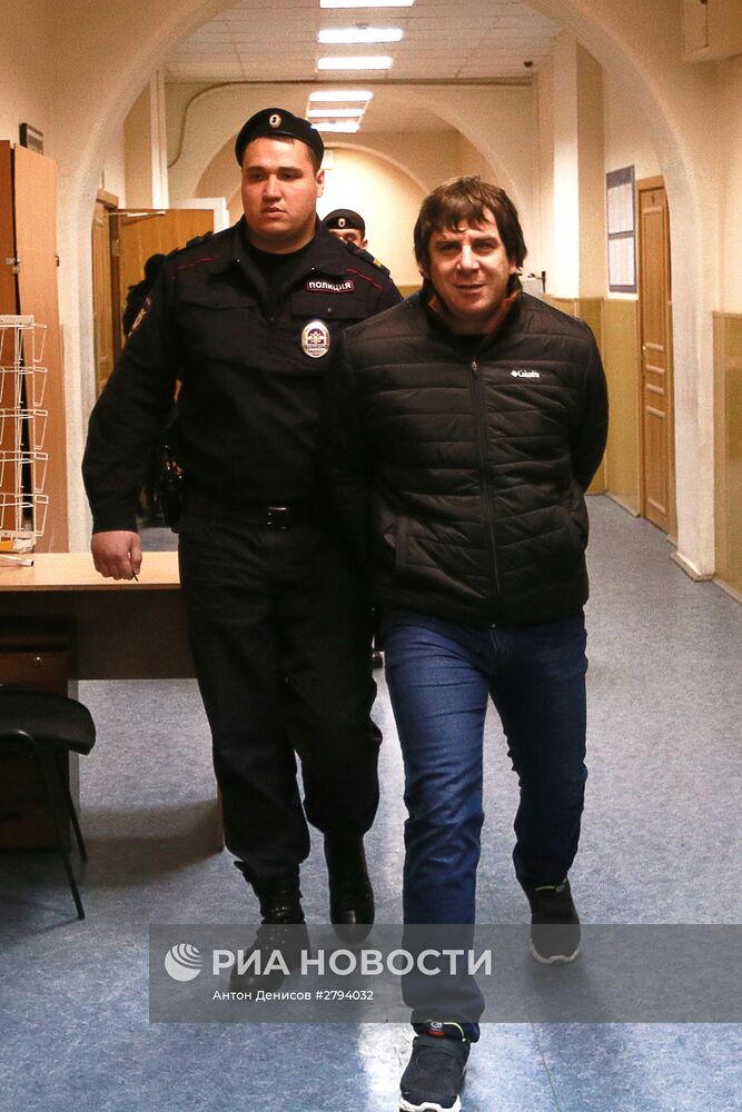 Рассмотрение ходатайства следствия о продлении срока ареста фигурантам дела об убийстве политика Б. Немцова