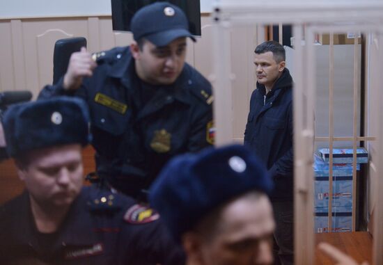 Рассмотрение ходатайства следствия об аресте председателя совета директоров аэропорта "Домодедова" Дмитрия Каменщика