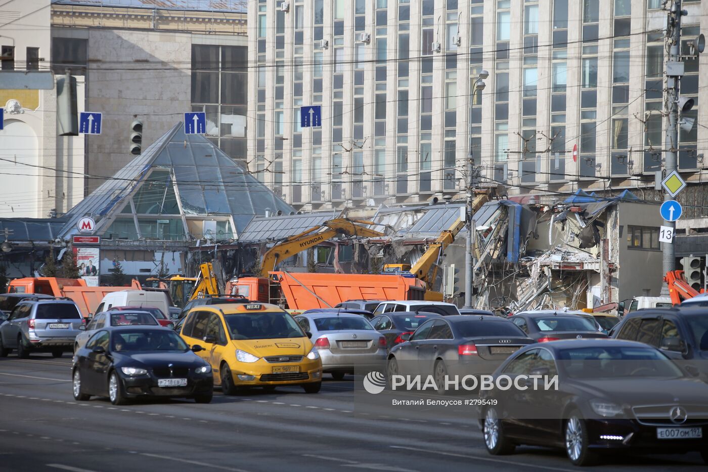 Снос торгового центра "Пирамида" на Пушкинской площади
