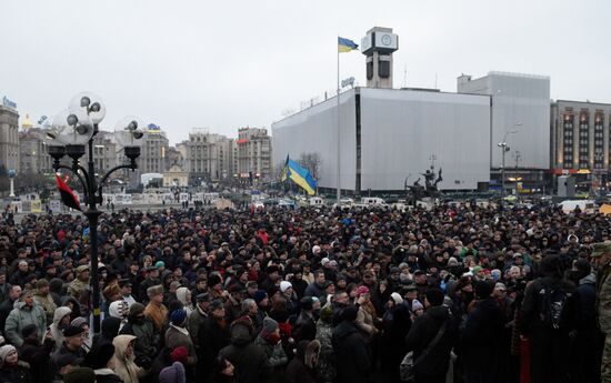 "Народное вече" радикалов на Майдане Незалежности в Киеве