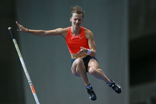 Легкая атлетика. Чемпионат России в помещении. Первый день