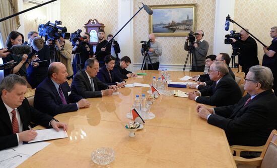Встреча главы МИД РФ С. Лаврова с бывшим сенатором США С. Нанном