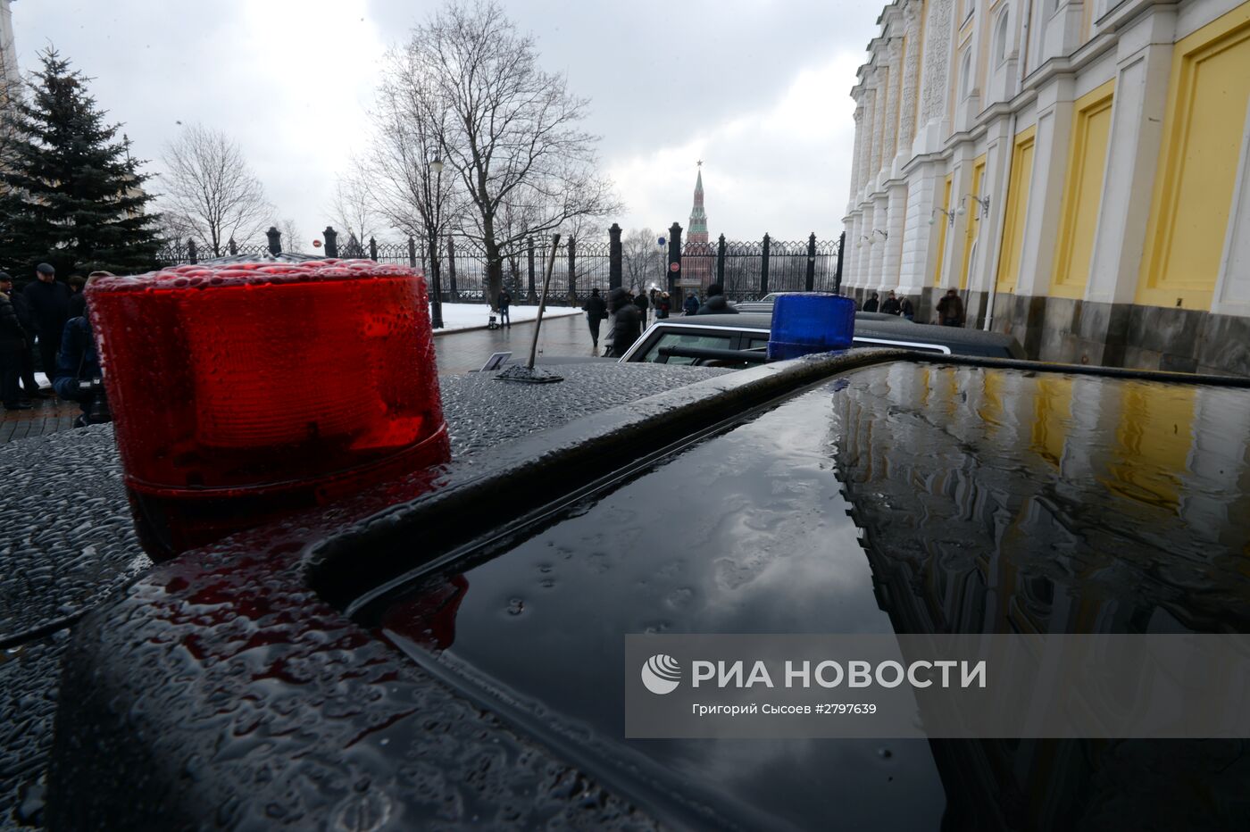 Автомобили, представленные в рамках выставки "Олдтаймер-галерея" на территории Московского Кремля