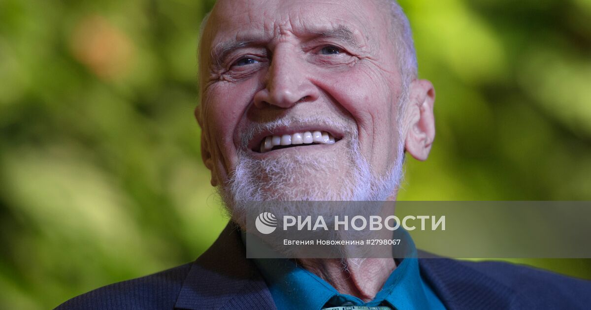 Известность на пользу. 12 звездных защитников природы в России и в мире. Re:Book